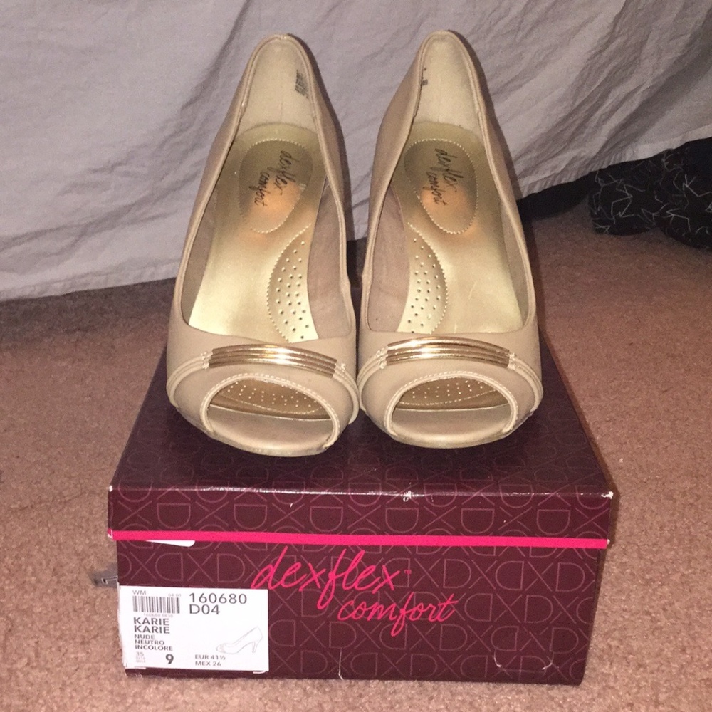 Nude peep-toe heels/stilletos